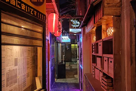 Ruelle aux lanternes rouges d'Enigma City